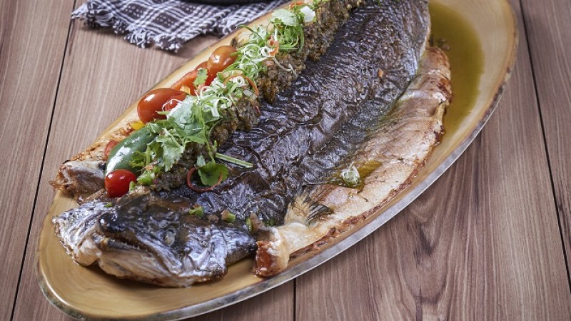 ‘Cili Ijo’ Crust Baked Norwegian King Whole Salmon │ InterContinental Kuala Lumpur
